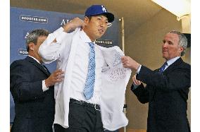 L.A. Dodgers introduce Japanese right-hander Kuroda