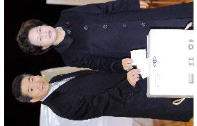 Roh Moo Hyun, wife cast ballots in S. Korea presidential poll