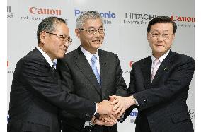 Hitachi, Canon, Matsushita tie up in flat-panel business