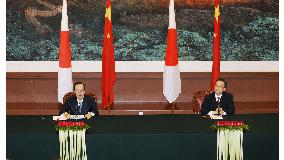 Fukuda, Wen agree to cooperate in enhancing bilateral relations