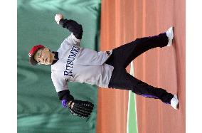 Fukuda plays catch baseball with Chinese premier in Beijing