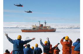 Icebreaker Shirase bids farewell to Antarctica