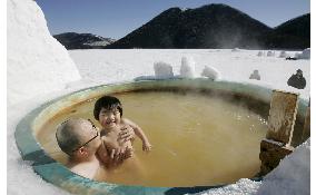 Hot spring offered on frozen lake in Hokkaido