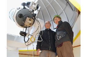 2 seniors in spotlight for discovering new stars