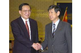 Foreign Minister Komura meets Chinese State Councillor Tang
