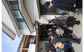 Fukuda apologizes to family of 2 missing fishermen