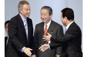 Blair attends climate change meeting in Japan