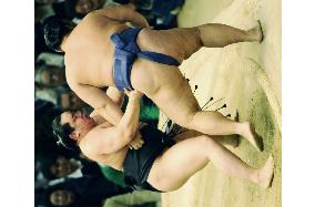 Asashoryu, Hakuho set for showdown at spring sumo