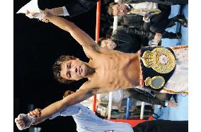 Sakata defends WBA flyweight title