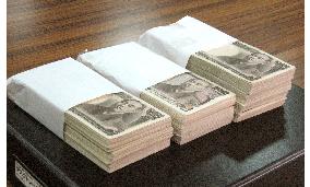1,000 10,000-yen bills in cooking pot found in garbage depot