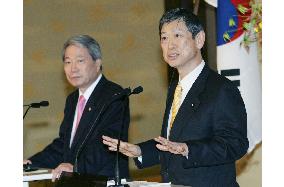 Komura holds talks with South Korean foreign minister