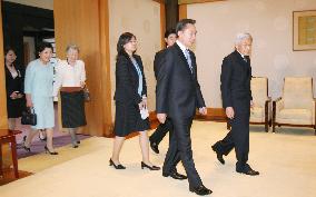 S. Korean Pres. Lee meets with Emperor Akihito