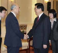 Hu Jintao meets with ex-Japanese Prime Minister Nakasone