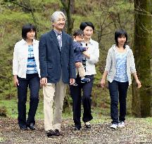 Prince Akishino, family visit Karuizawa on vacation
