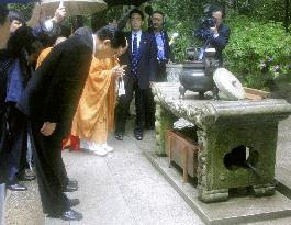 China's Hu visits Nara on last leg of official visit to Japan