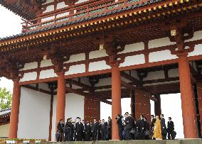 China's Hu visits Nara on last leg of official visit to Japan