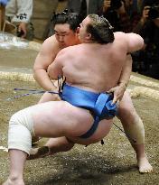 Asa roars back at summer sumo