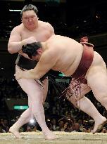 Hakuho, Kotooshu still perfect at summer sumo
