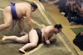 Mongolian yokozuna Asashoryu beaten by Kaio at summer sumo