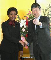 Komura meets with U.N. Deputy Secretary General Migiro