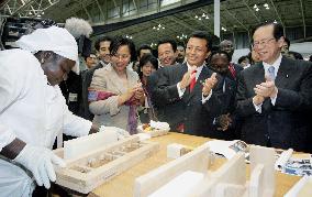TICAD: Fukuda visits African Fair at TICAD