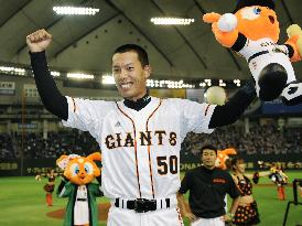 Kajimae hits walkoff homer in his 1st career plate appearance