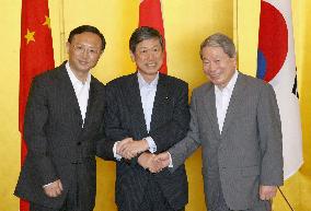Japan, China, S. Korea strengthen ties, efforts on N. Korea