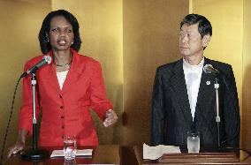 U.S. State Secretary Rice talks with Japanese Foreign Minister Komura