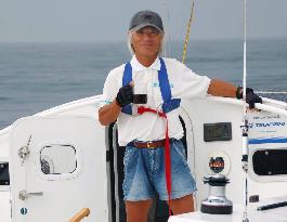 Horie arrives in Japan from Hawaii on wave-propelled boat
