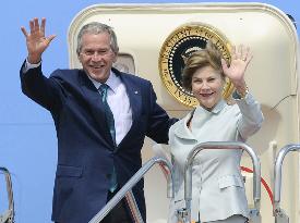 Bush arrives in Hokkaido to attend G-8 summit
