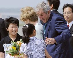 Bush arrives in Hokkaido to attend G-8 summit