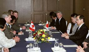 Canada's Harper holds talks with Fukuda