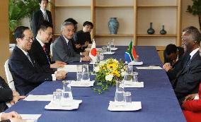 G-8 summit: Fukuda meets with South African President Mbeki