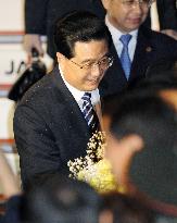 Hu Jintao arrives in Hokkaido for G-8 summit meeting