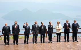 G-8 leaders pose for 'family photo' on day 2 of G-8 summit