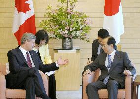 Canada's Harper, Japan's Fukuda hold bilateral talks