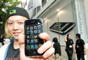 Apple iPhone debuts in Japan via Softbank Mobile