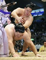 Mongolian yokozuna Asashoryu beats Hokutoriki at Nagoya sumo