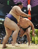 Mongolian sekiwake Ama beats ozeki Kaio at Nagoya sumo