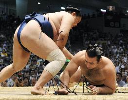 Bulgarian ozeki Kotooshu suffers 3rd loss at Nagoya sumo
