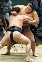 Mongolian sekiwake Ama beats komusubi Kisenosato at Nagoya sumo