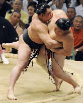 Sekiwake Ama beats Asasekiryu at Nagoya sumo