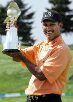 Golf: India's Singh comes from behind to win Sega Sammy Cup