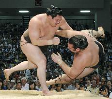 Sumo: Hakuho wraps up Nagoya meet with perfect record
