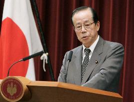 Fukuda makes major change to Cabinet, retains only 4