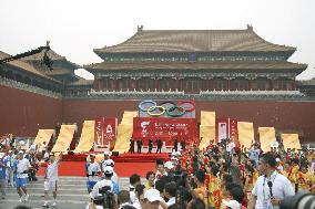Olympic torch relay under way in Beijing amid tight security