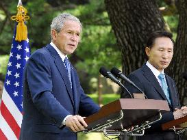 Bush, Lee urge tough verification of N. Korea's nuclear past