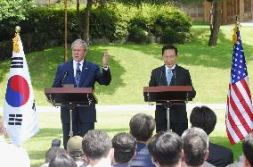 Bush, Lee urge tough verification of N. Korea's nuclear past