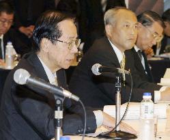 Fukuda meets with A-bomb victims in Nagasaki