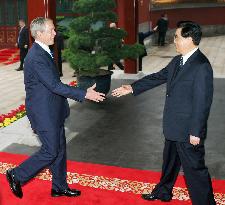 Olympics diplomacy: President Hu meets U.S. President Bush